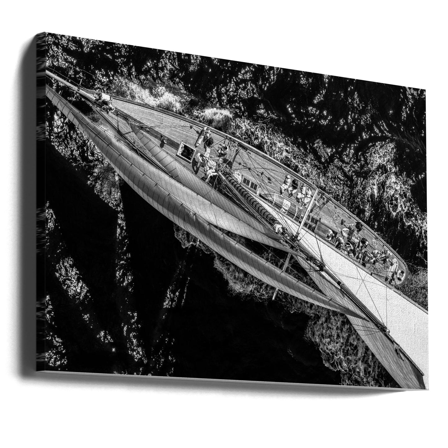 Kilpa-aluksen yläpuolella | Canvastaulut