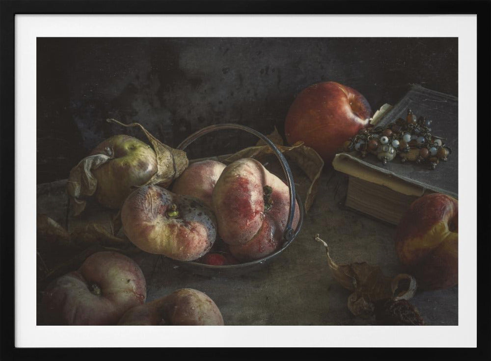 Stilleben med bog og ferskner | Plakater - Kunsttryk