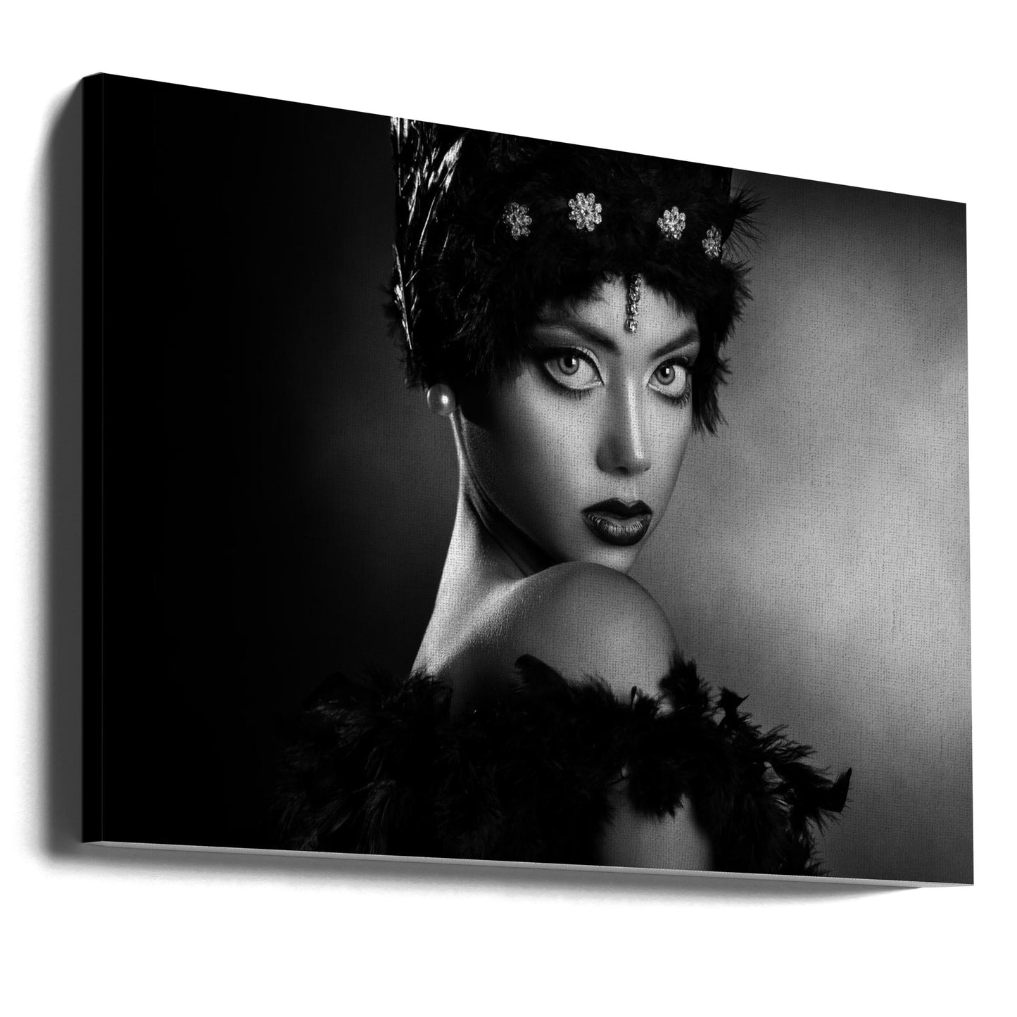 Anita mustassa | Canvastaulut