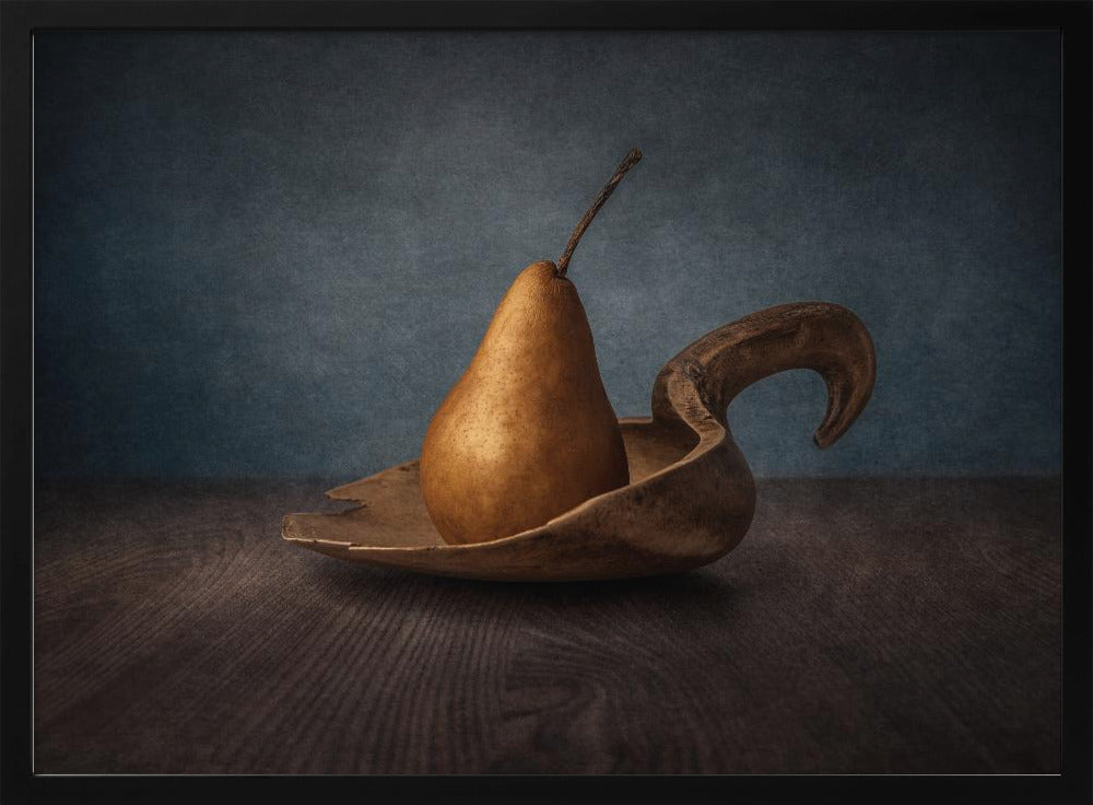 Päärynä lusikalla | Julisteet - Taidevedokset