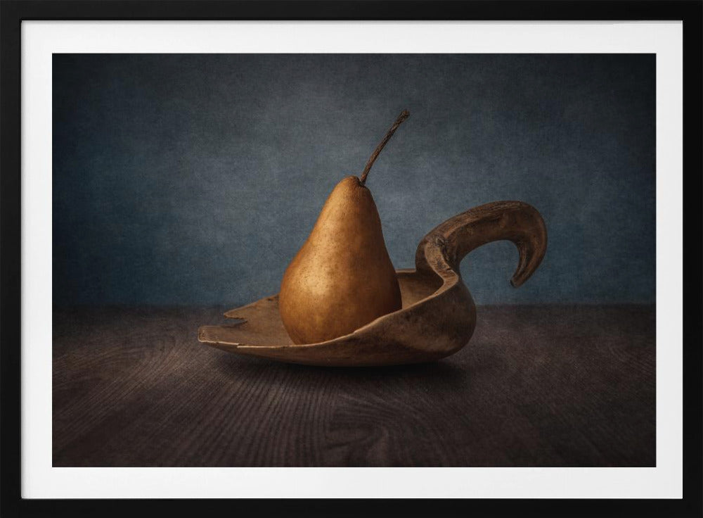 Päärynä lusikalla | Julisteet - Taidevedokset