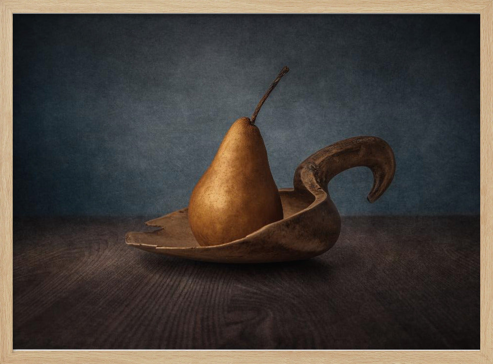 Päärynä lusikalla | Julisteet - Taidevedokset