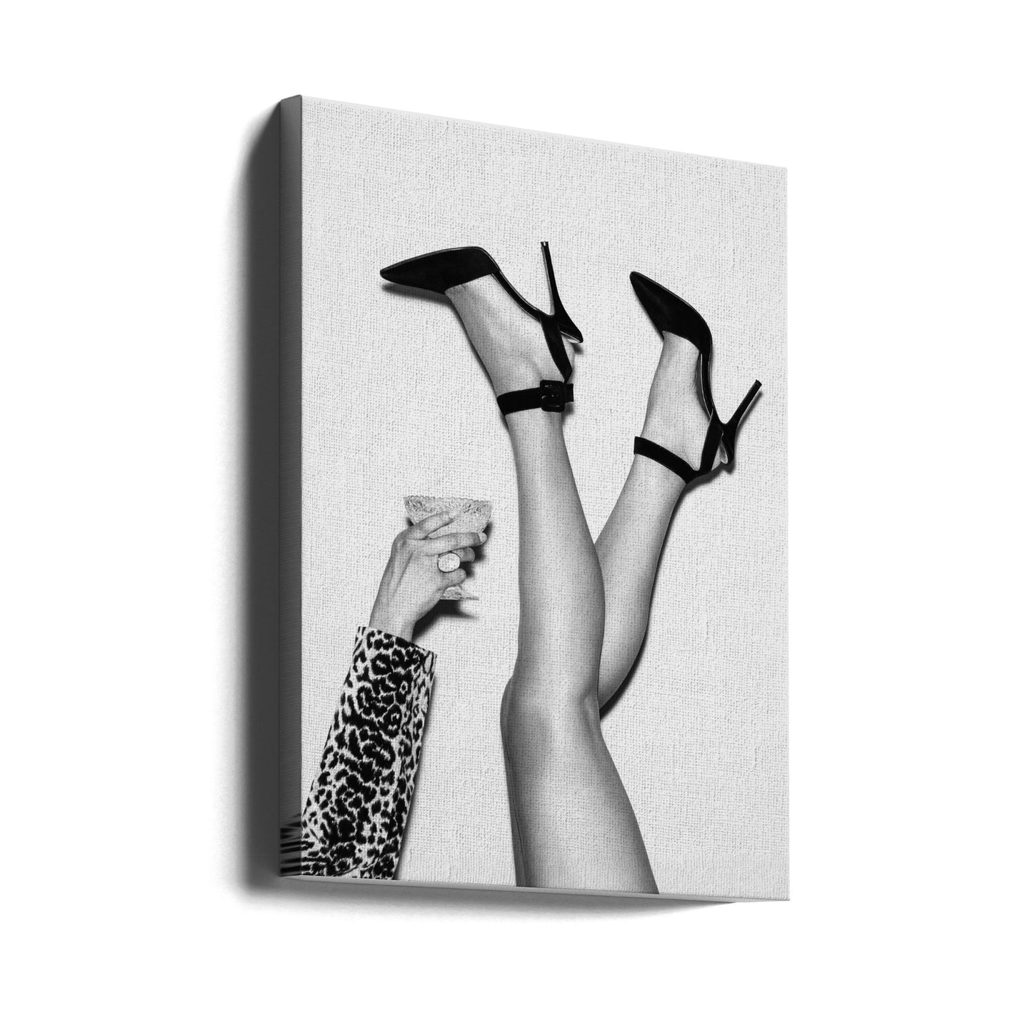 Jalat ilmassa mustavalkoinen | Canvastaulut