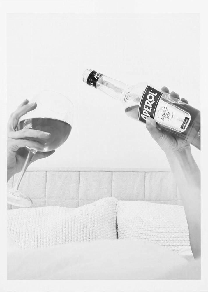 Aperol sängyssä lähellä | Julisteet - Taidevedokset