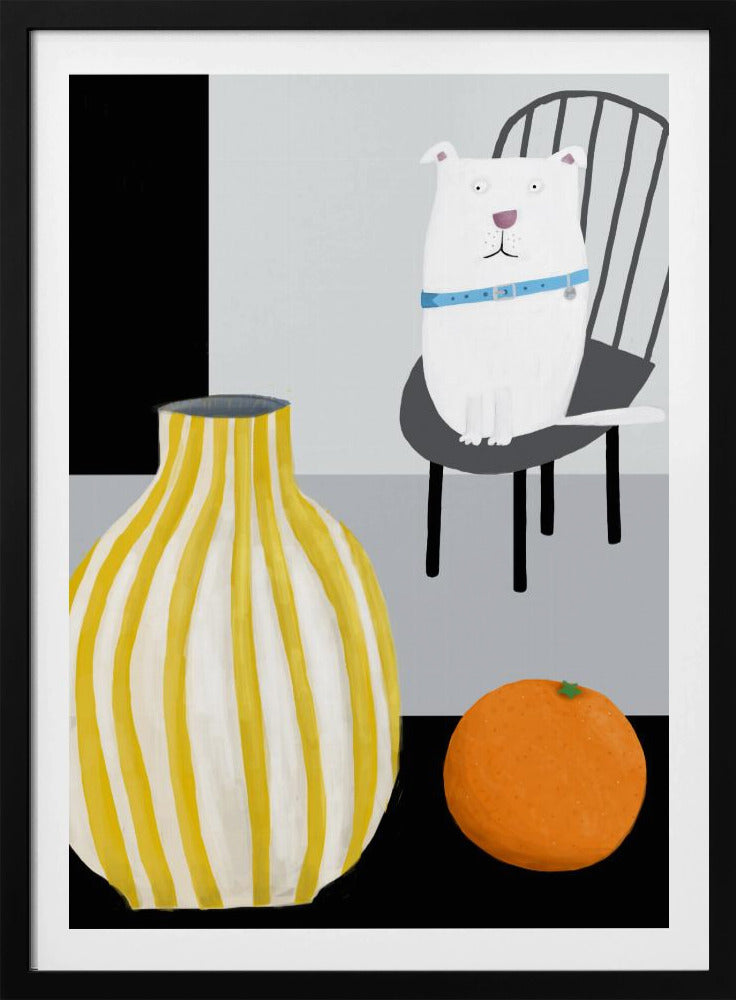 Lustiger weißer Hund mit gelb-weißer Vase mit Riemen von Carla Daly | Poster