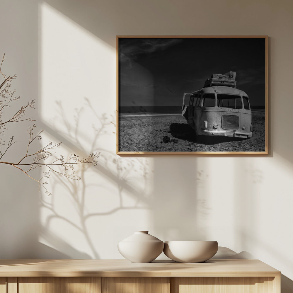 Rantaan ajettu bussi | Julisteet - Taidevedokset