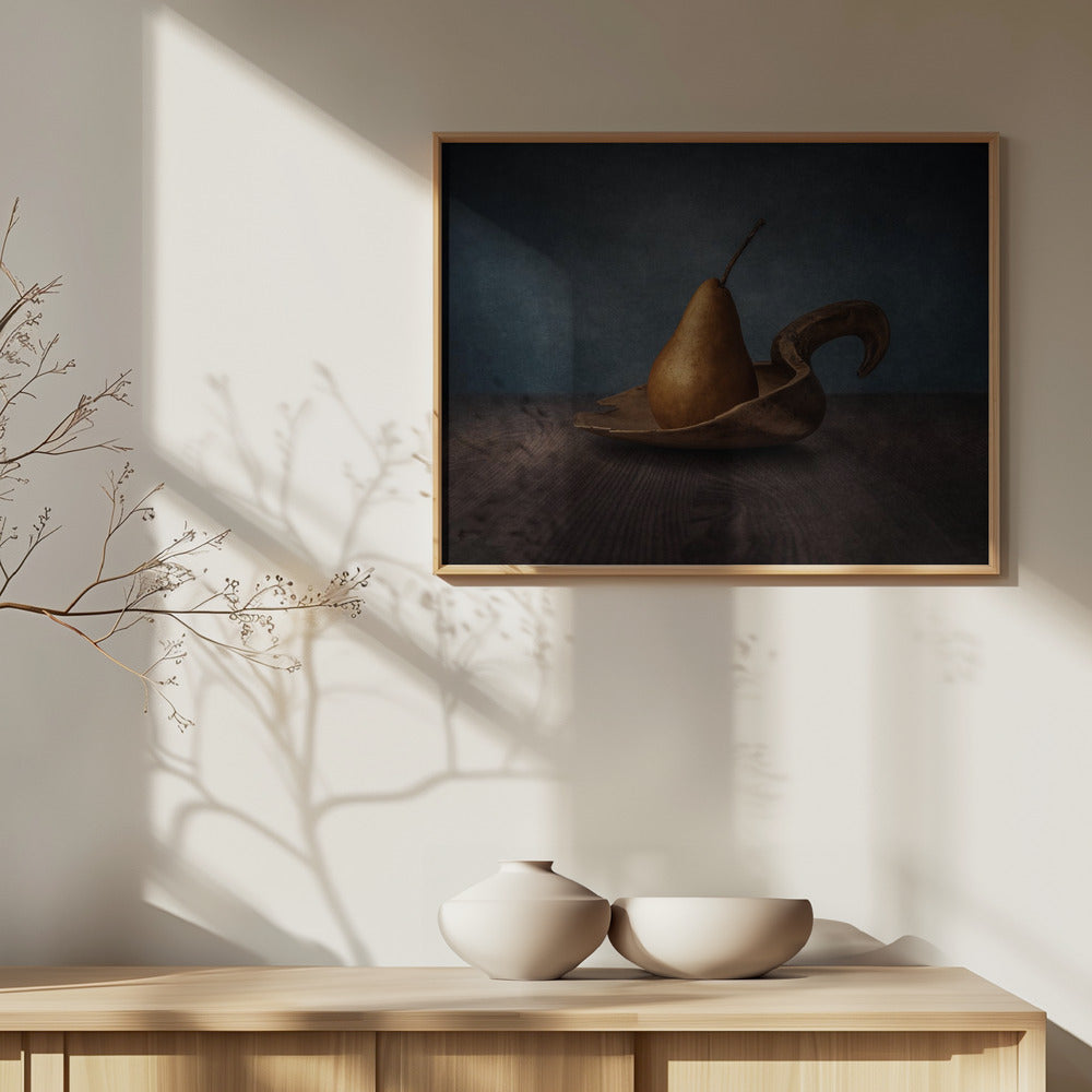 Päärynä lusikalla | Julisteet - Taidevedokset