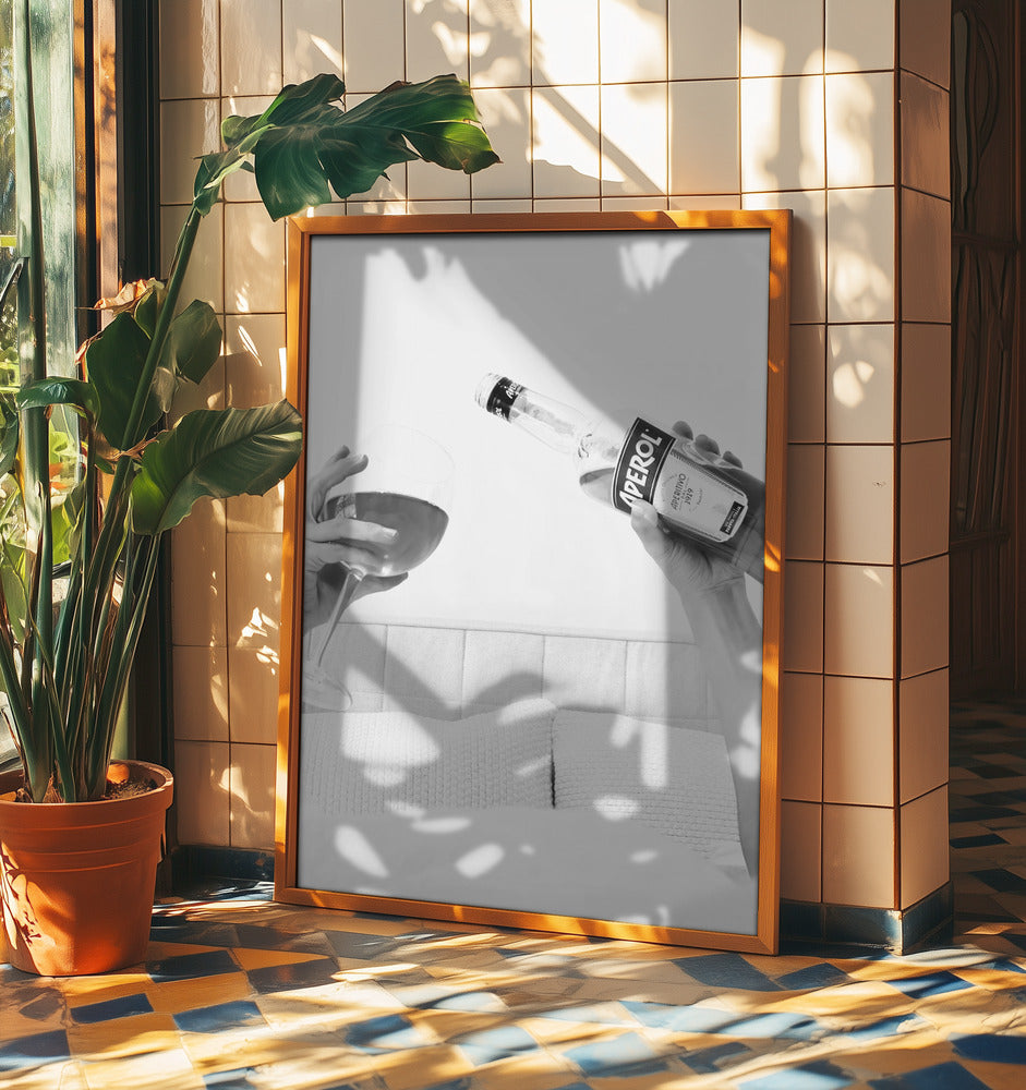 Aperol sängyssä lähellä | Julisteet - Taidevedokset