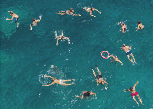 Sininen vesi uinti | Julisteet - Taidevedokset