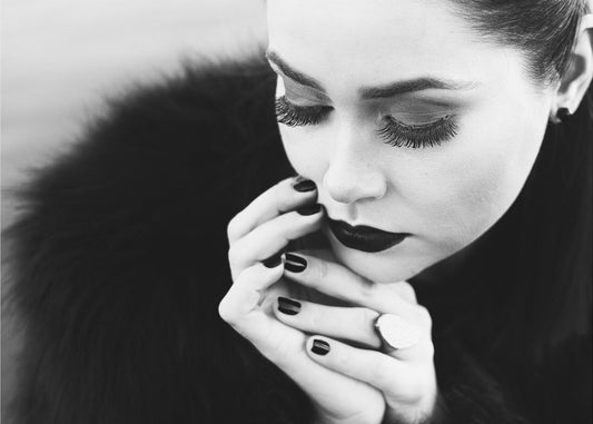 między palcami | Wydruki na łótnie