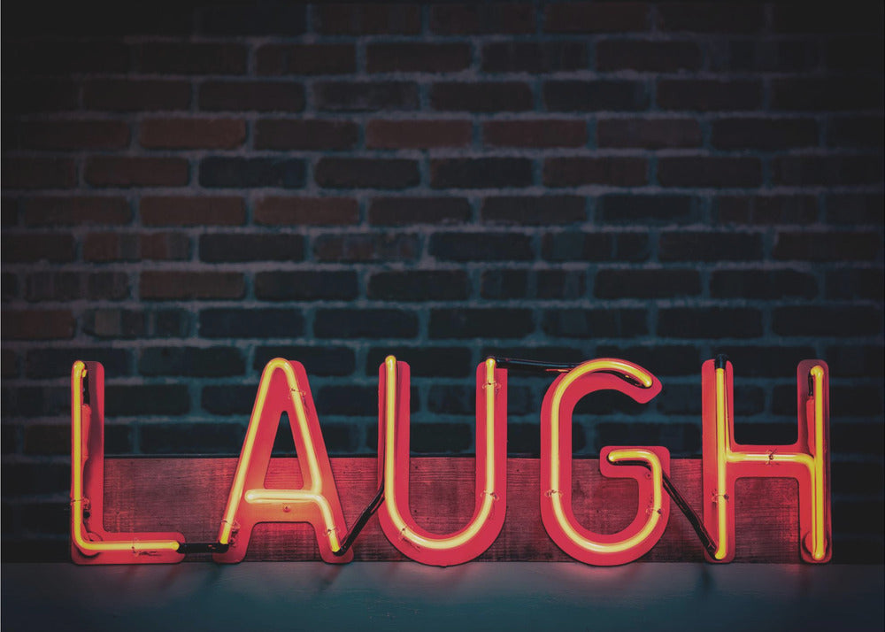 Nauraa neonissa | Valokuvatapetit