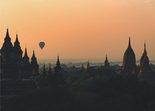 Auringonnousu Baganissa | Valokuvatapetit