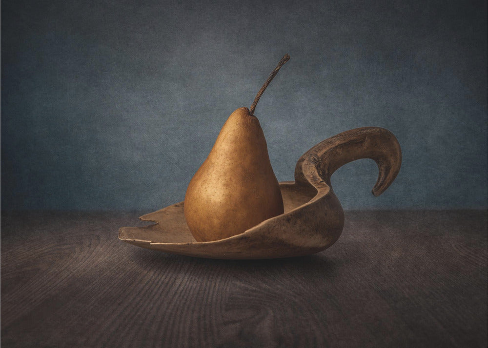 Päärynä lusikalla | Julisteet - Taidevedokset