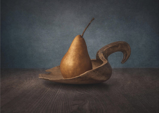 Päärynä lusikalla | Julisteet - Taidevedokset