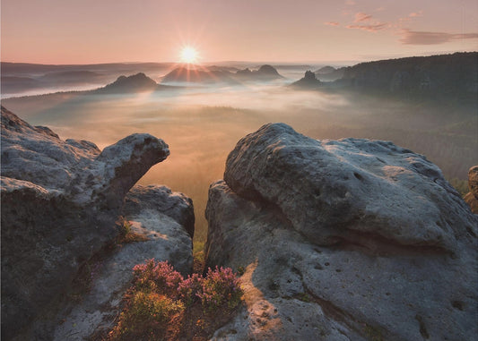 Auringonnousu kallioilla | Valokuvatapetit