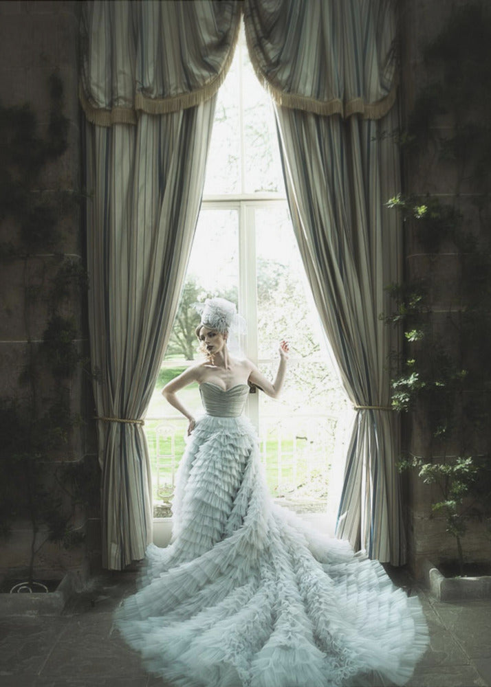 Harmaa mekko | Canvastaulut