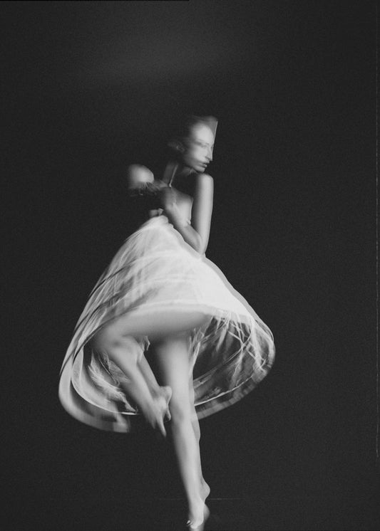 Pyörretuulen eleganssia | Canvastaulut