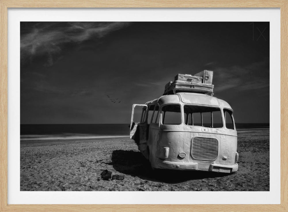 Gestrandeter Bus | Poster - Kunstdruck