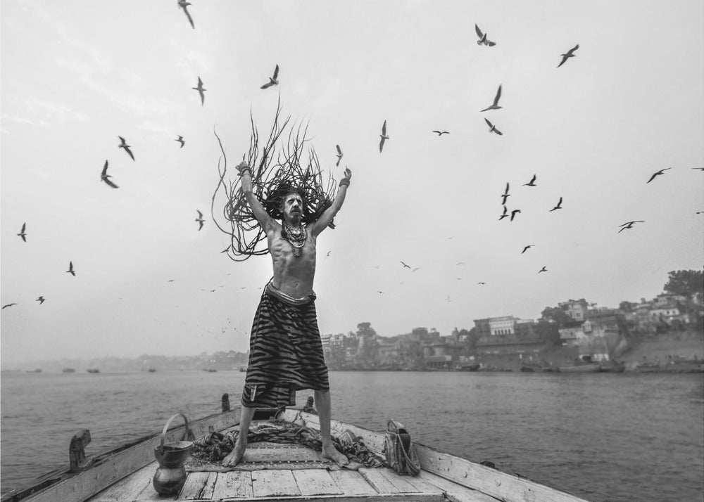 Naga Sadhu posant sur un bateau à Varanasi | Tableaux sur Toile