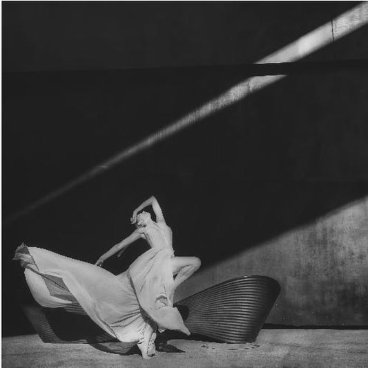 Dancing with the light | Canvas